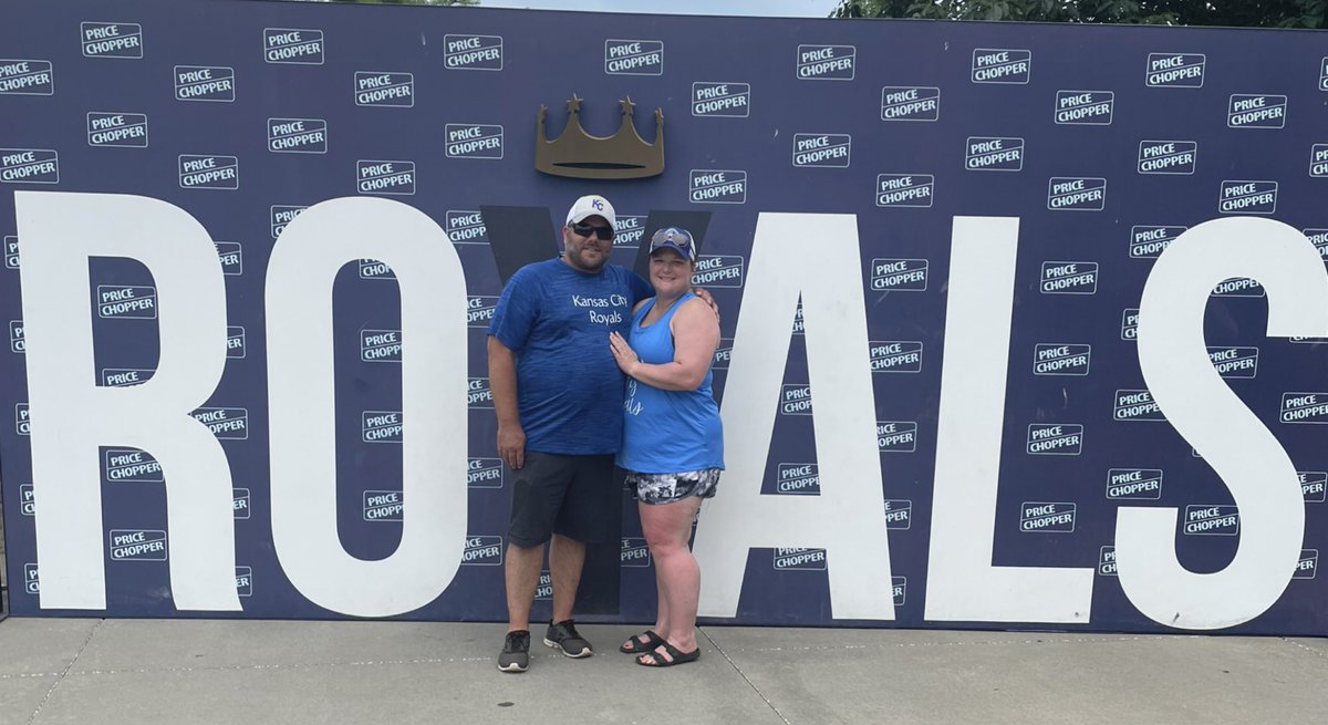 Ashley85Ashley's tweet photo. Celebrating our 1st wedding anniversary. Day2. #TogetherRoyal  
#KansasCityRoyals 
#Royals #KauffmanStadium
#GoRoyals
#MLBBASEBALL
#ImGonnaSunburn https://t.co/lcnejWMUsN