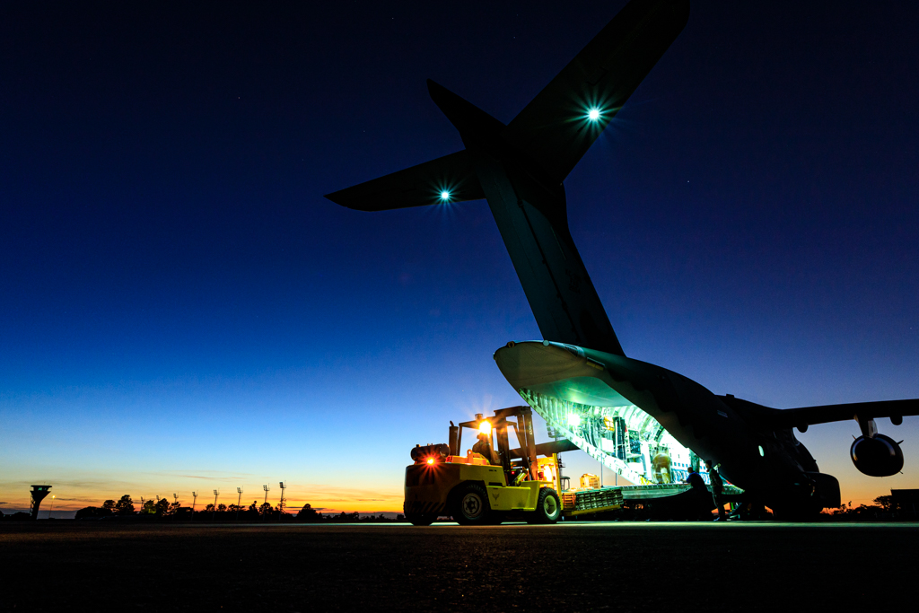 JohnsonBarros's tweet photo. 12/6 dia do Correio Aéreo Nacional (CAN) e da Aviaçãode Transporte.
História que diminuiu distâncias, levou esperança ao mais isolados, transportou cargas e pessoas para inúmeros locais onde apenas o pouco chega. 
Feliz dia àqueles que mantém estarede de integração do nosso país. https://t.co/53us2koz2d