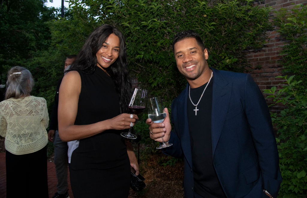 Bossip's tweet photo. Shots Fired: Russell Wilson Gets The Last Laugh, Tells The World To ‘Stay Squared Up My Friends’https://t.co/7PuEn3Dj7S https://t.co/KtBPH9M5GN