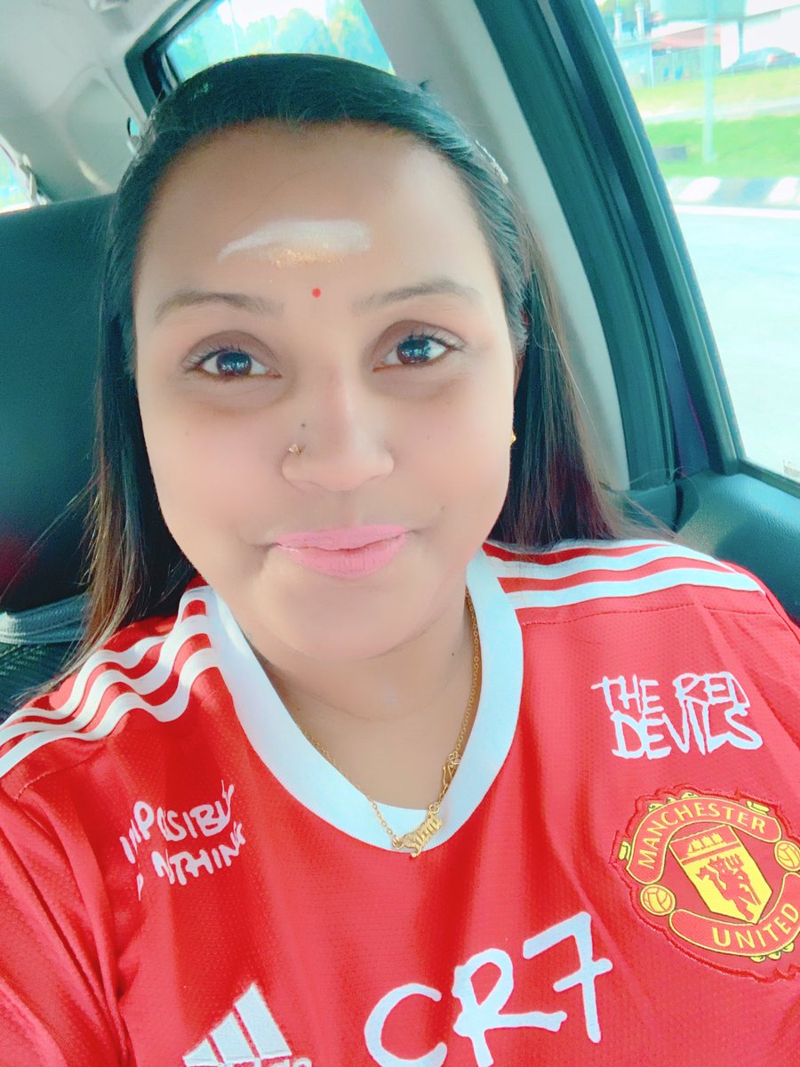 LAMYA1706's tweet photo. #CR7edition  #GGMU ♥️🖤 https://t.co/aqfVigpeBH