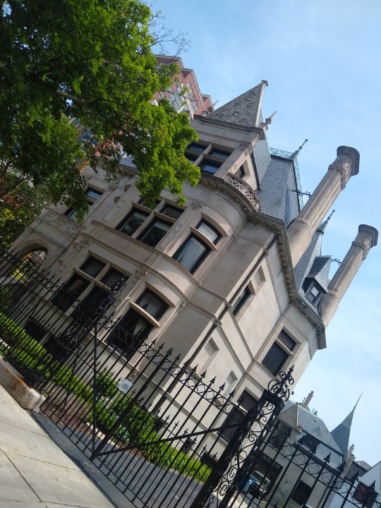 GlessnerHouse's tweet image. The Kimball House, one of the great surviving mansions on Prairie Avenue. Open today for the annual #WalkThroughTime event.