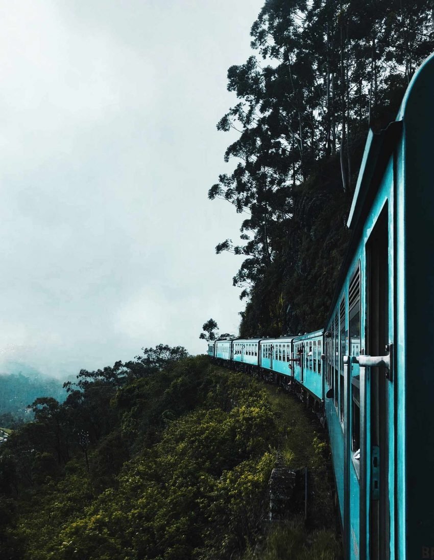 "Bir trene binip, rastgele defolup gitmek istiyorum."

| Attila İlhan