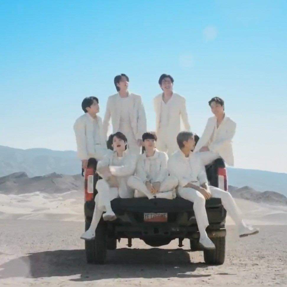 ncpyy_twt's tweet photo. Cám ơn @BTS_twt vì đã vững bước trên con đường của mình, cám ơn định mệnh đã cho em biết đến các anh. Chúc mừng 9 năm debut 🥳 
#BTS9thAnniversary https://t.co/YB7iZ6XZmN
