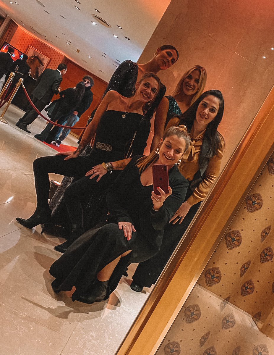 🥂🎉 Fin de la #SemanaDelPeriodista, celebrando (y divirtiéndonos a lo grande 😅) con amigos y colegas.

🙏🏻 ¡Gracias <a href="/CostaGalana/">Hotel Costa Galana</a> por tan lindo agasajo!

#diadelperiodista #periodismo #comunicacion #agasajo #hotelcoatagalana #premioalvarezarguelles #mardelplata #argentina