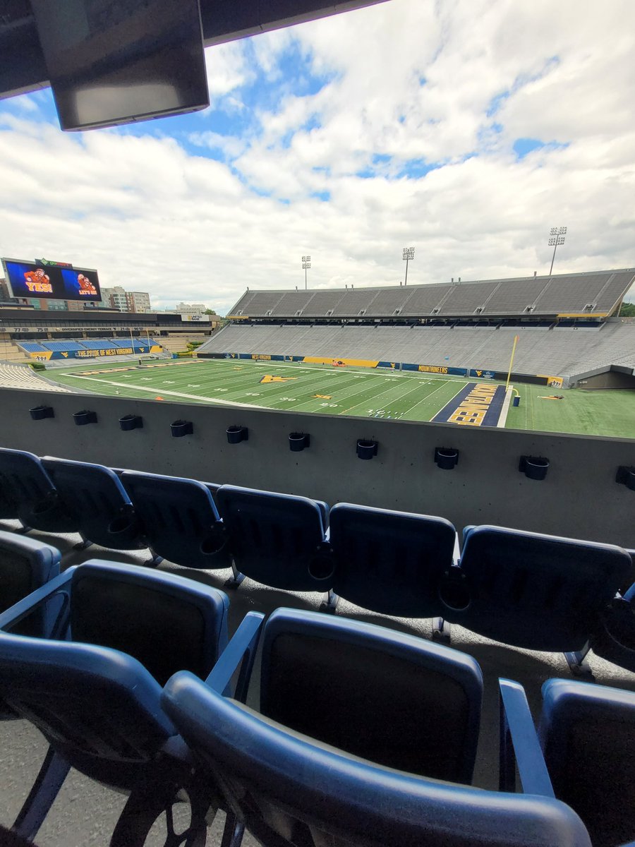 Mont_Jack30's tweet photo. Thank you @NealBrown_WVU @JMUCurtCignetti and @RickyRahne for allowing my teammates and I to compete this weekend!

@RussellStoner24 @SamStoner15 @OmarionNewson @MichaelMcMonig2 @MikeyGray18 @prince_james10 @franklin_jaquan https://t.co/SOUl0TYHMs