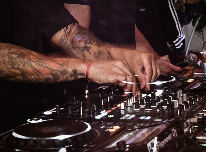 nicoleeeee_00's tweet photo. dj AB il più forte 💣🔥

 #basciagoni https://t.co/cAB7ZazyTZ