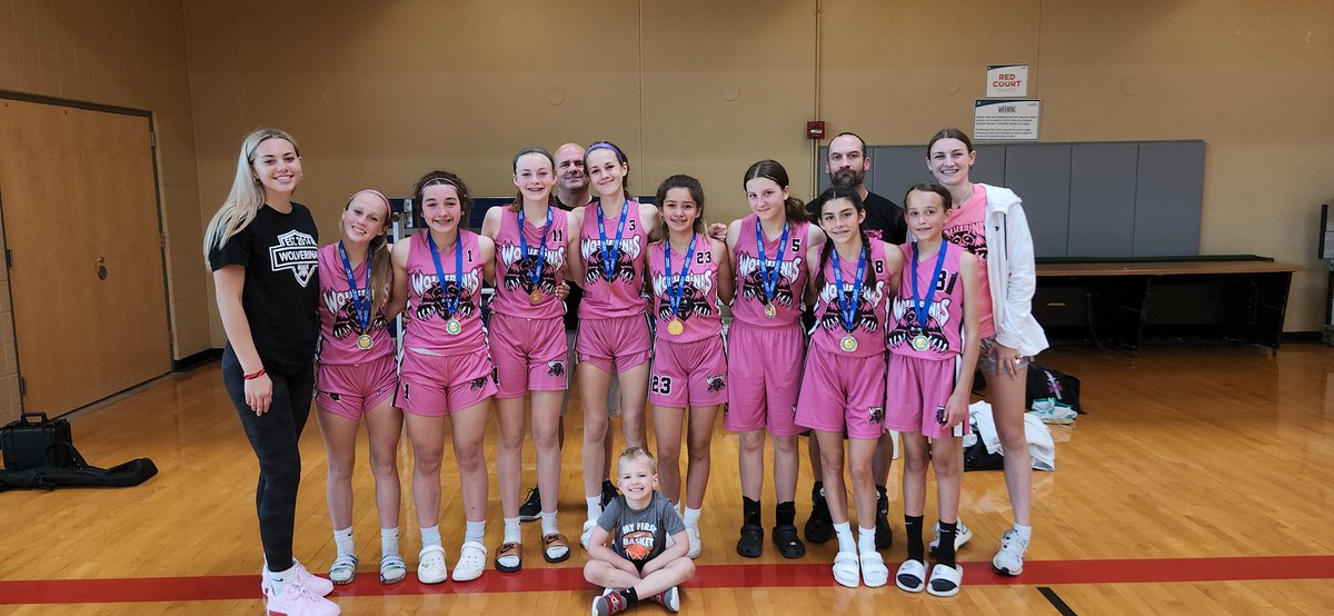 Wolverinas2027's tweet photo. Thanks to veteran Wolverinas  @katyeidle &amp; @Emily_fisher3 for coming to out to support the younger Wolverinas at their games today! @Wolverinas2027 @wolverinas2026 @wolverinasbb @IrisJordan_ @ElleCKnight @lily_fisher3 @Charlotte_H163 @KelseyC13093296 @KateRyanC_23 @MattBrauer_ https://t.co/ZfQV0m4bHV