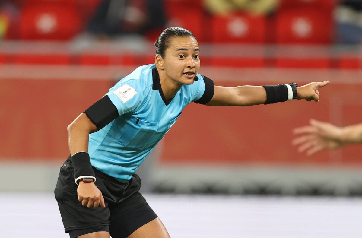 aranguismo18's tweet photo. Edina Alves es la enemiga número 1 de Venezuela. No la queremos ver dirigiendo ni un partido más. Es el mayor robo en la historia del fútbol. https://t.co/QC1geQaA1Q