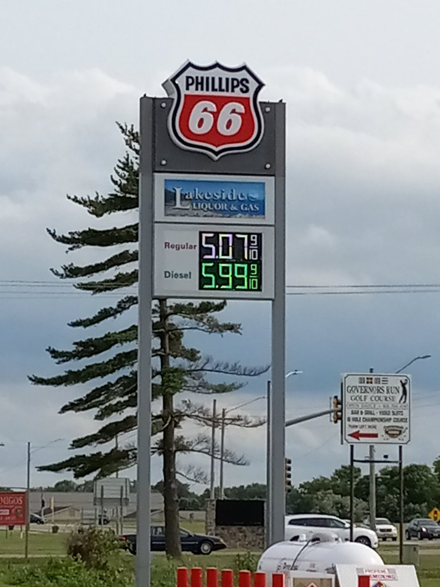 RachelCollman's tweet image. No, this isn't a picture from Obamas presidency. It's from 3 days ago. It's so much worse this time around, because we had 4 years of SO much relief in our pockets. Relief that we ALL were told, was impossible. Trump shined light on those lies.