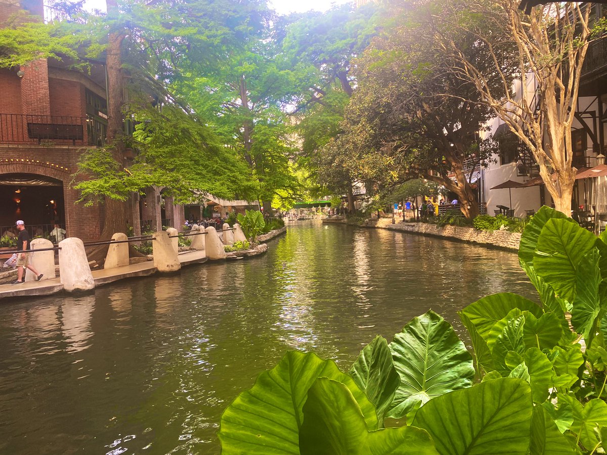 kayla_carter97's tweet photo. Cheers to getting fucked up on the riverwalk and #almost25 🥂 https://t.co/Fx2nsfFIUC