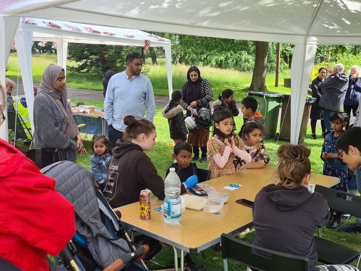 Wonderful day at #QueensParkBurnley for the <a href="/B_B_Burnley/">Building Bridges in Burnley</a> family fun day. #BBB20Years #BurnleyForAll #BrilliantBurnley <a href="/PLumsden/">Peter Lumsden</a> <a href="/Sajda_Majeed/">Sajda Majeed MBE</a> @YazNhd <a href="/DaneshouseFc/">Daneshouse FC</a> <a href="/RebeccaPNECET/">Rebecca Robertson</a>