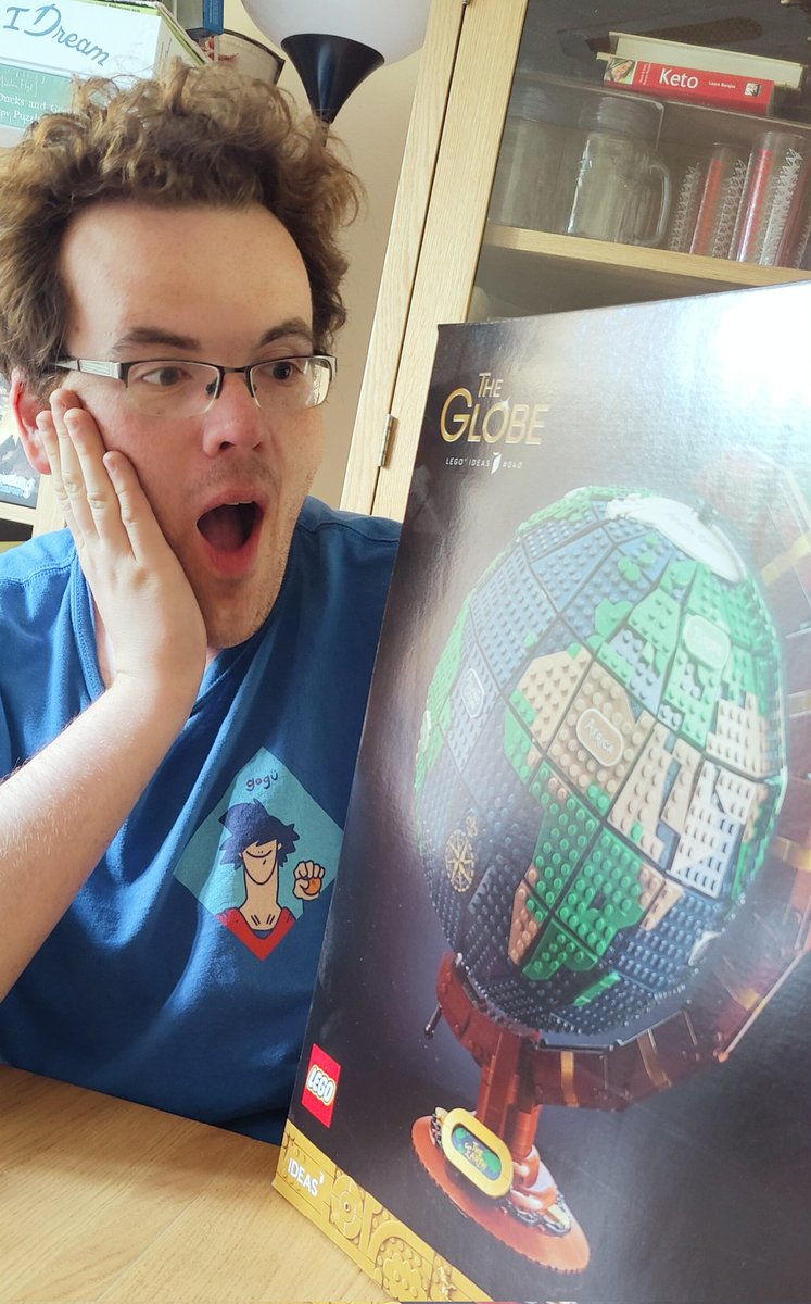 fillyfauna's tweet photo. Ready, set, globe!

@MasakoX flexing his YouTube face for the clicks https://t.co/9tFCFgNBxn