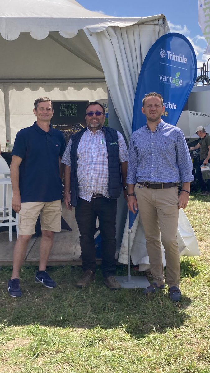 Guillaume LE POGAM 🪱🐝🐞🌾🌻🌽 (@lepogamguillaum) on Twitter photo <a href="/TerresenFete/">Terres en Fête</a> 2022 👍
Passage chez <a href="/LatitudeGroupe/">Latitude GPS</a> avec Enguerand Denglehem et
<a href="/Trimble/">Caty Trimble</a> avec Thomas Salembien
Pose photo pour <a href="/Fragritwittos/">FranceAgritwittos♥️</a> <a href="/TerresenFete/">Terres en Fête</a> 2022 👍
Passage chez <a href="/LatitudeGroupe/">Latitude GPS</a> avec Enguerand Denglehem et
<a href="/Trimble/">Caty Trimble</a> avec Thomas Salembien
Pose photo pour <a href="/Fragritwittos/">FranceAgritwittos♥️</a>