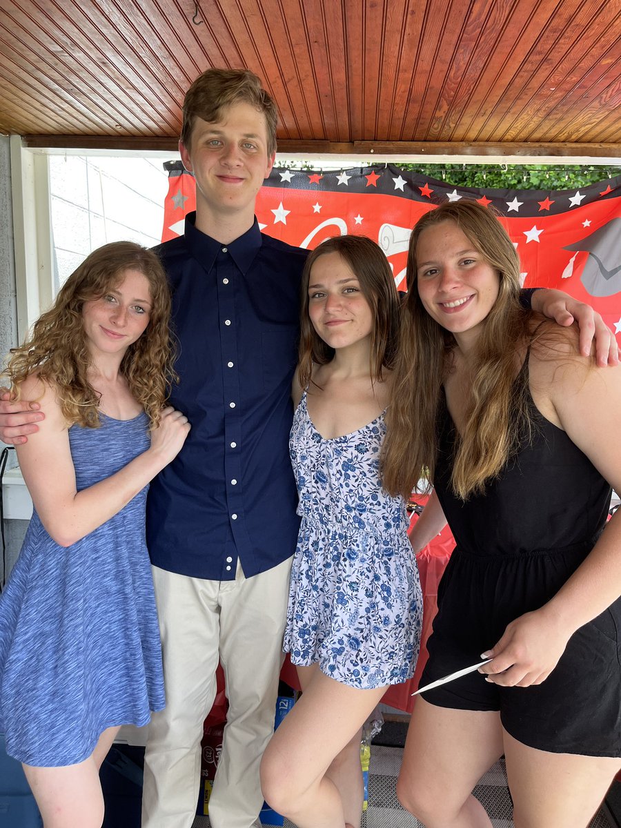 It’s Grad Party Season! On my lunch break at work I stopped by my friends Eliana/Tiana/Hannah’s joint grad party down the block in Ashland!! All 3 of them are going to Radford University in the fall!!! Say CONGRATS!