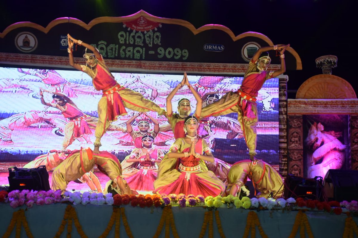 DMBaleshwar's tweet photo. persons who have excelled in different fields have been felicitated &amp; employees who have worked hard for organizing Pallishree Mela have also been felicitated .District administration is extremely thankful to the Cultural troupes.... https://t.co/vULGRPs29K