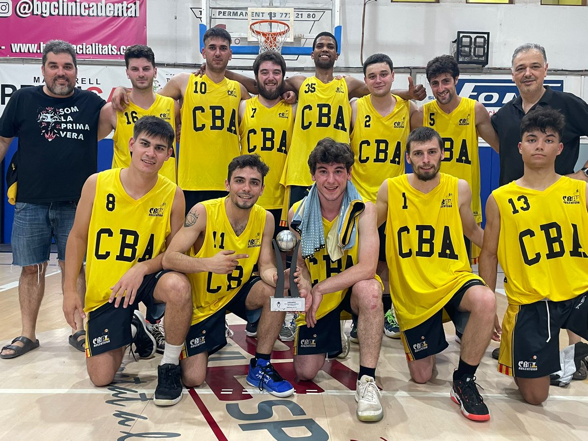 FCBQ's tweet photo. 🏆 @cbsaps s'emporta el Campionat de Catalunya Sots25 Masculí A 2021-22 després de guanyar a la final d'#Esparreguera al @cbargentona (61-60). Felicitats! 3a posició pel @CBEsparreguera que supera al @cbvalldenbas en el partit pel 3r i 4t lloc (66-53).

📊 https://t.co/gndCmdoSPp https://t.co/wGgBPus3Kz