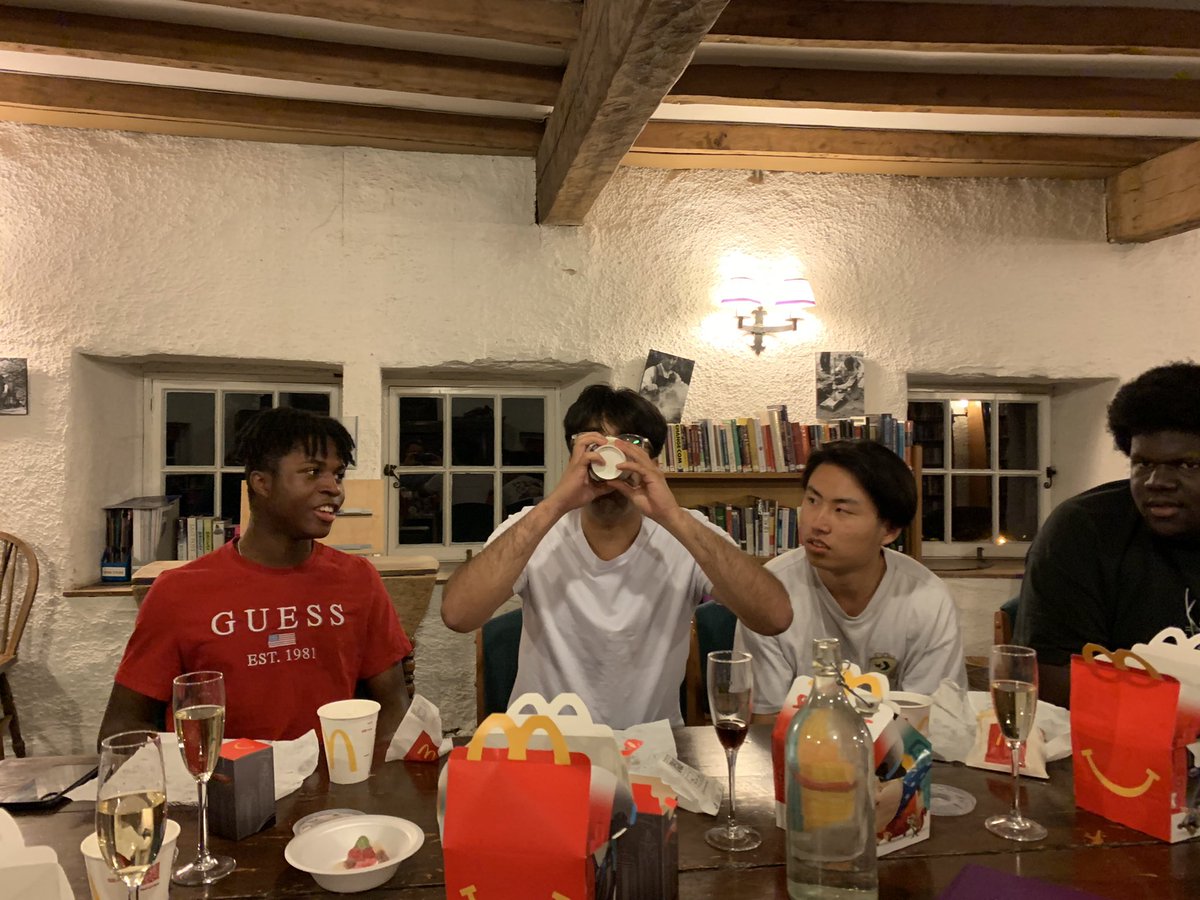 RoundSquareHse's tweet image. Our Final Year 13 brew of the year saw Yahya U take the crown for our annual ‘Happy Meal Challenge’ where the target is to savour the meal in under 1 minute. Yahya completed in 53 seconds with AJ coming in 2nd on 57 seconds #imlovingit