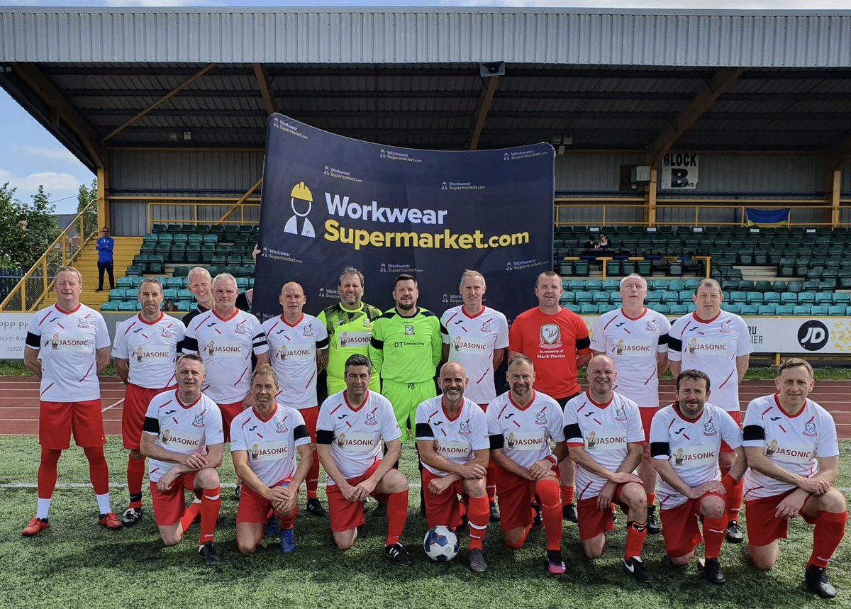 WalesVets's tweet photo. What a great achievement from our Wales 50s representative squad who have retained the home nations trophy after 3 wins from 3 games over this weekend and not conceding a goal 
@NoelMooney13 🏆🏴󠁧󠁢󠁷󠁬󠁳󠁿 
Huge thanks to our kit sponsor Jasonic Builders Merchants. https://t.co/APRCgYqDfC