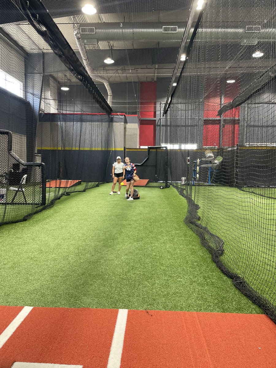 FelicityAcost27's tweet photo. Little work on the Sunday afternoon##pitcher2027 https://t.co/eOBXemA6wc