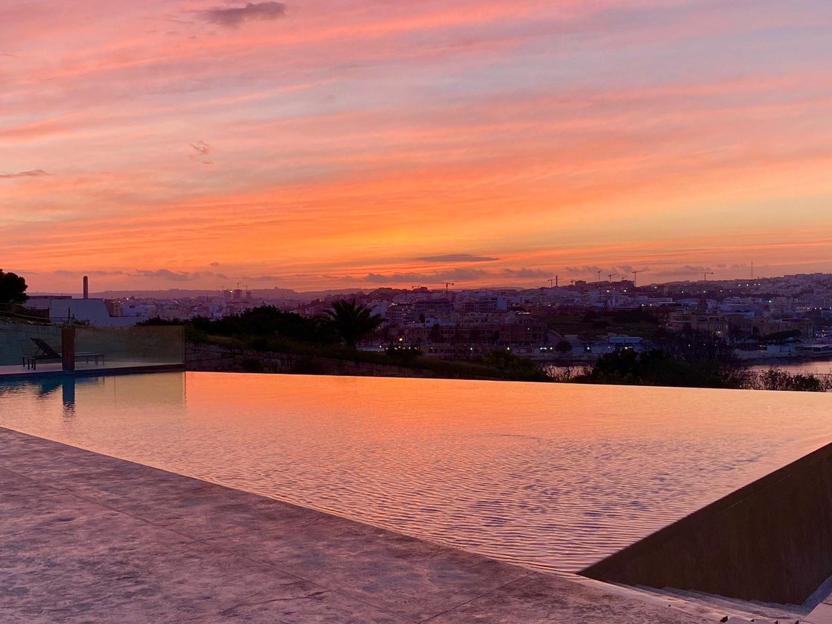 PhoeniciaMalta's tweet photo. Can't fault a Bastion Pool sunset!
#ThePhoeniciaMalta #leadinghotelsoftheworld #forbestravelguide #bastionpool https://t.co/AqEiiPGIv9
