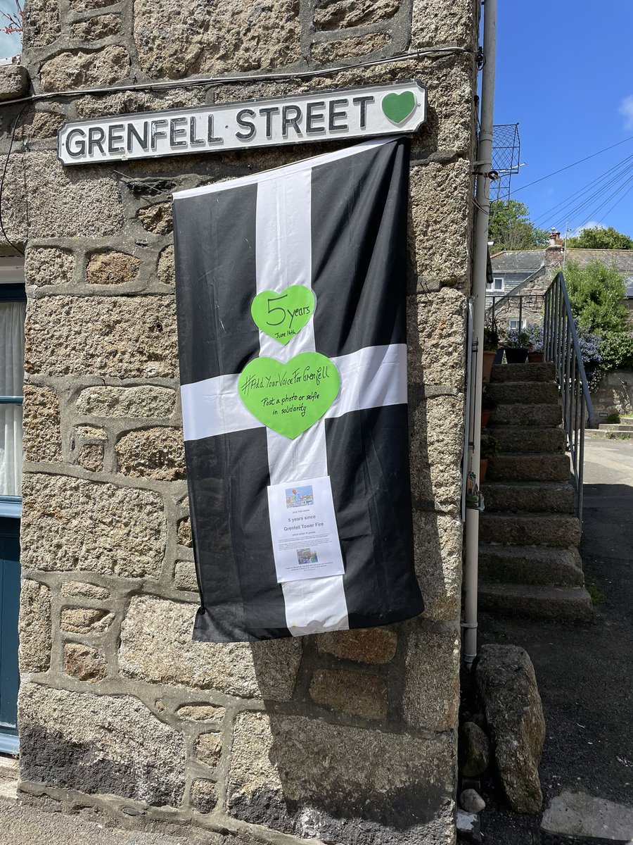 MouseholeWalks's tweet photo. 5 years since 72 needlessly lost their lives. Sending love from #Mousehole #alwaysinourhearts 💚 @CornwallHugs @Grenfellspeaks @GrenfellUnited https://t.co/3DQZ05FBDx