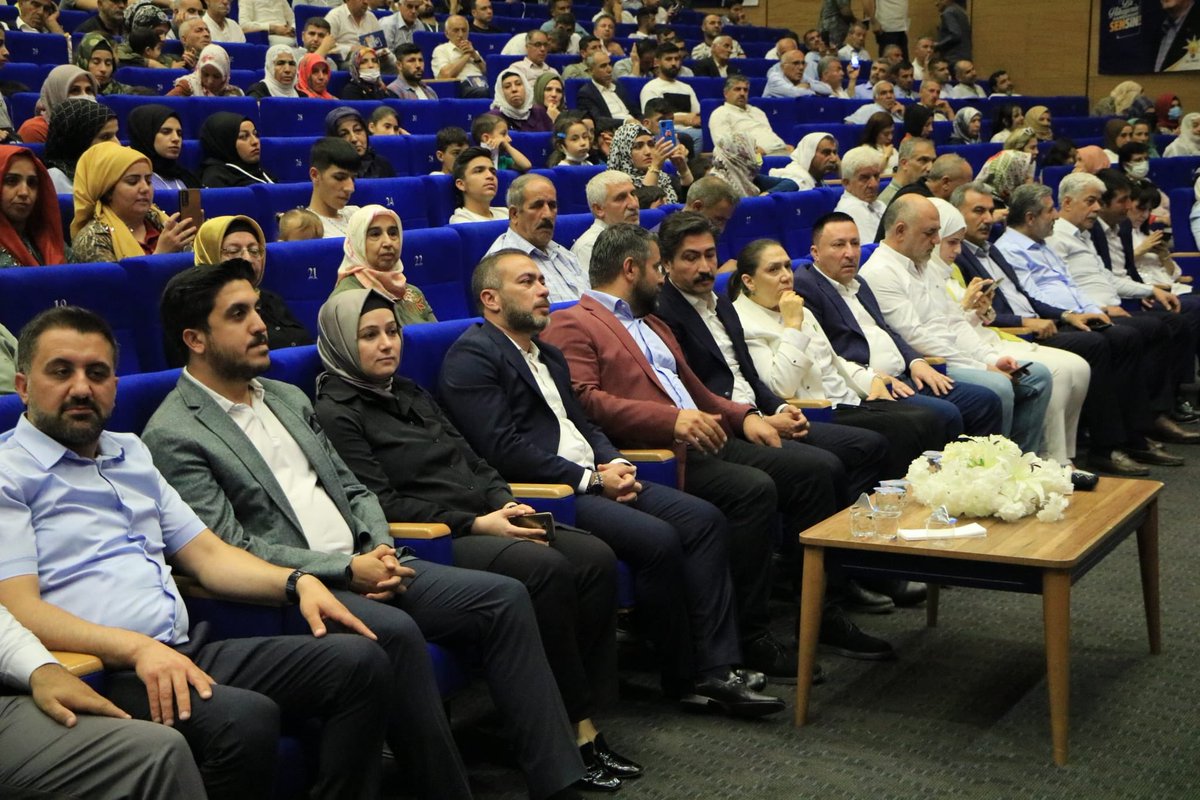 Akkadindiyarbkr's tweet photo. 📌 Bu Hikayenin Kahramanı Sensin 

AK Parti G.M AR-GE ve Eğitim Başkanlığımızın düzenlediği,Teşkilat Akademisi Mahalle Eğitim Programımızı
Milletvekillerimiz,Belediye Başkanlarımız Teşkilat Üyelerimiz,ve Kıymetli Kadınlarımızın katılımlarıyla gerçekleştirdik

Hayırlı olsun. https://t.co/0zYSbZqQJx