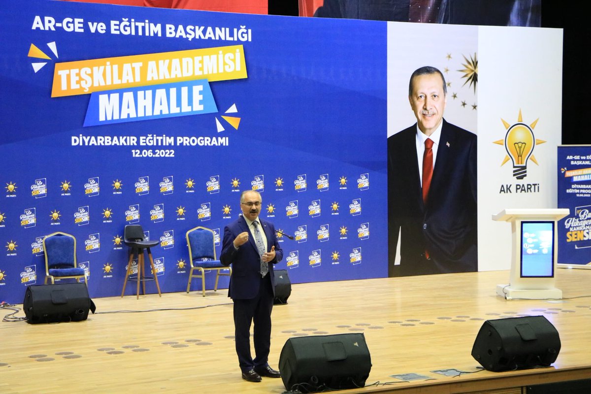 Akkadindiyarbkr's tweet photo. 📌 Bu Hikayenin Kahramanı Sensin 

AK Parti G.M AR-GE ve Eğitim Başkanlığımızın düzenlediği,Teşkilat Akademisi Mahalle Eğitim Programımızı
Milletvekillerimiz,Belediye Başkanlarımız Teşkilat Üyelerimiz,ve Kıymetli Kadınlarımızın katılımlarıyla gerçekleştirdik

Hayırlı olsun. https://t.co/0zYSbZqQJx