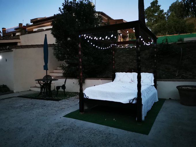 Hot tub or r poster with? me anyone? https://t.co/yw3iJSG0rk