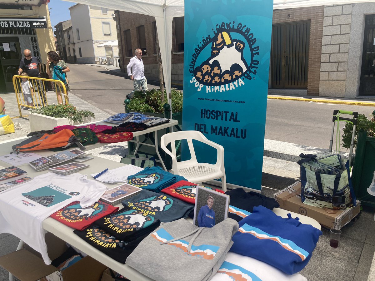 Muy emocionado de participar en las l jornadas de Montaña de Castillo de Bayuela junto a <a href="/AlexTxikon/">Alex Txikon</a> ayudando a <a href="/soshimalaya/">Fundación Iñaki Ochoa de Olza-SOS Himalaya</a> . Charlando de montañas y estrellas y presentado mi libro ‘ Don Quijote, Sancho y las estrellas’ Gracias!!