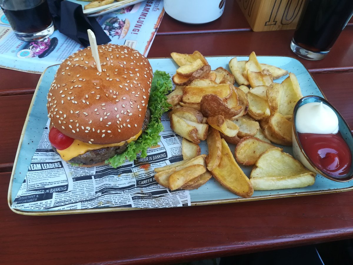 Da hab ich also einen scharfen Burger bestellt und gesagt bitte extra scharf, eine Enttäuschung dieses Teil.