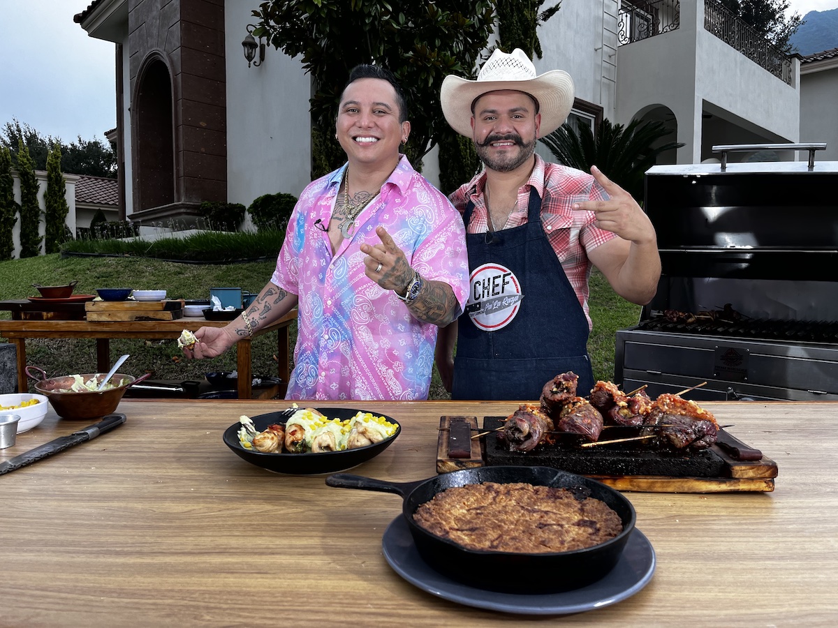 Hoy en #LaParrillaDelFuego, <a href="/edwinlunat/">Edwin Luna</a> y <a href="/soyttonycabrera/">tony cabrera</a> te esperan con sus deliciosas recetas que le pondrán sabor a tu domingo, acompáñanos a partir de la 1:50 p. m., ¡solo por #Bandamax!