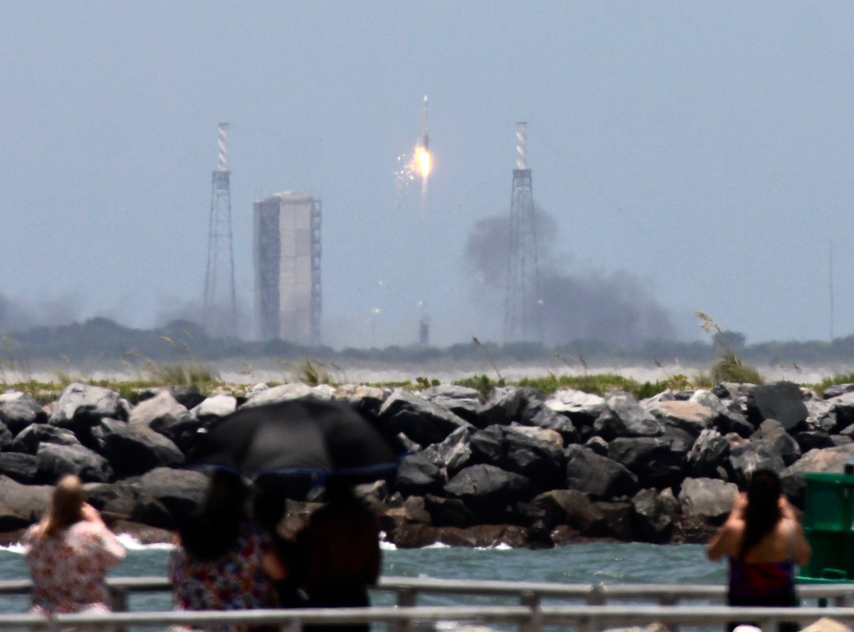 ken_kremer's tweet photo. .@Astra rocket 3.3 finally lifted off 143PM after oxidizer issue delay on @NASA #tropics1 mission pad46. Sadly early shutdown failure of 2nd stage 7 min into flight doomed mission. both hurricane monitoring cubesats lost. My 1st pics @jettypark beach
Ken Kremer/spaceupclose.com https://t.co/uDnnGyXz0x