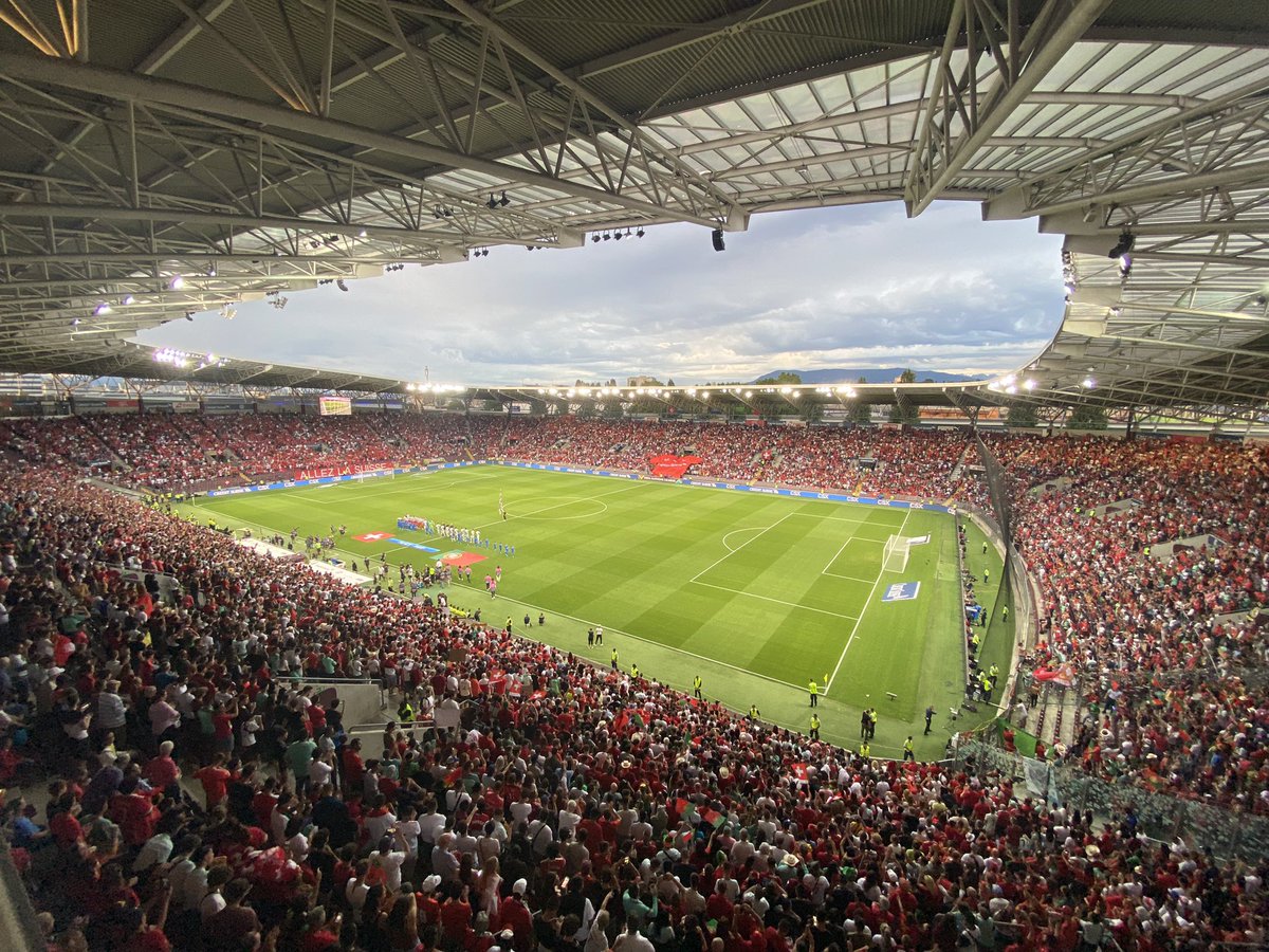 Dominik Olivier (@olivierdominik) on Twitter photo Comment on dit Stade de Genève en Portugais ? Aux décibels, le rouge et le vert domine largement. Reste le match et le terrain #SUIPOR #rtssport Comment on dit Stade de Genève en Portugais ? Aux décibels, le rouge et le vert domine largement. Reste le match et le terrain #SUIPOR #rtssport