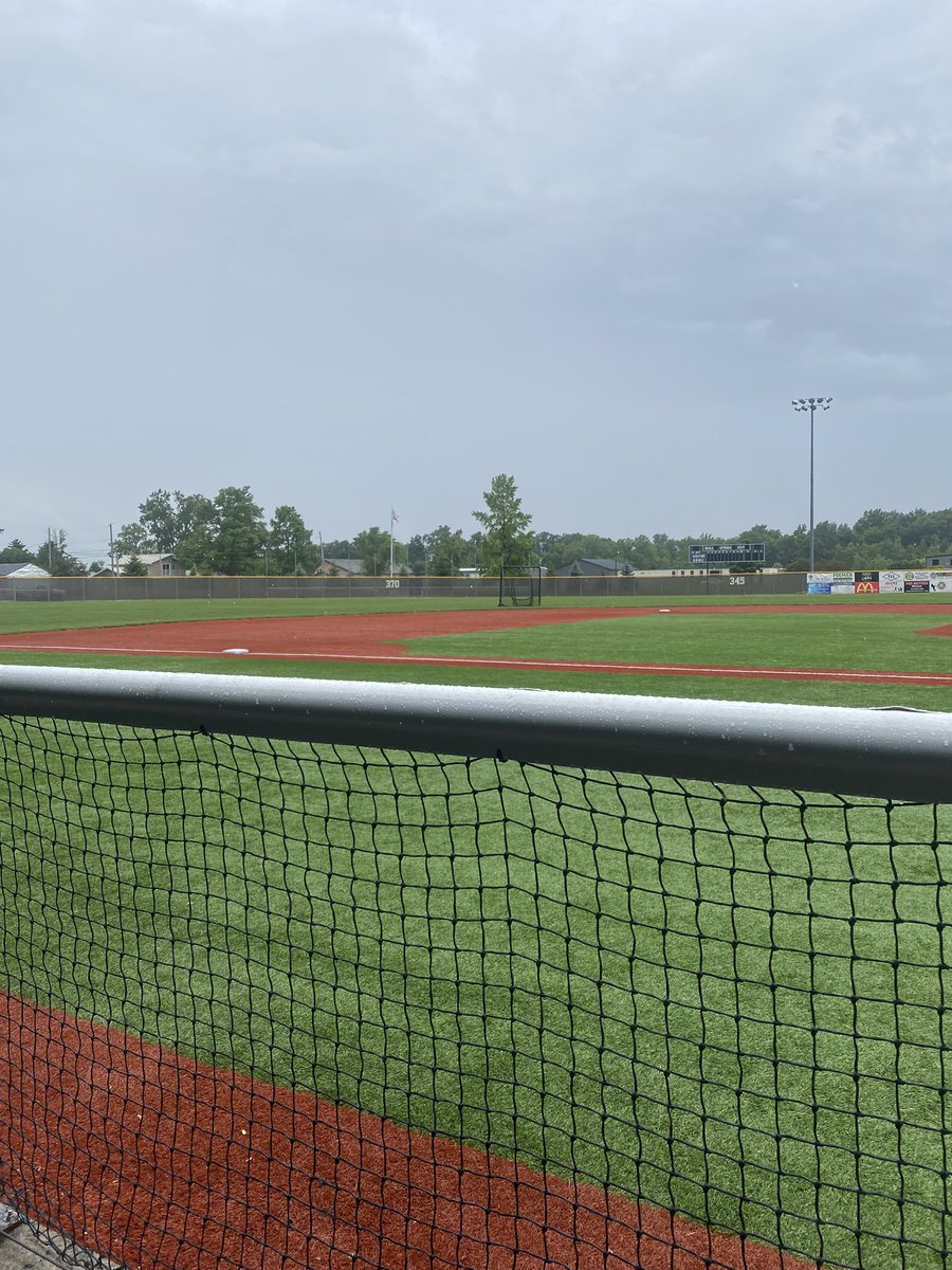 LCSettlers's tweet photo. We have arrived at rainy Montgomery Field, hopefully we get to play!! #rollsets https://t.co/CaGEpxnjne