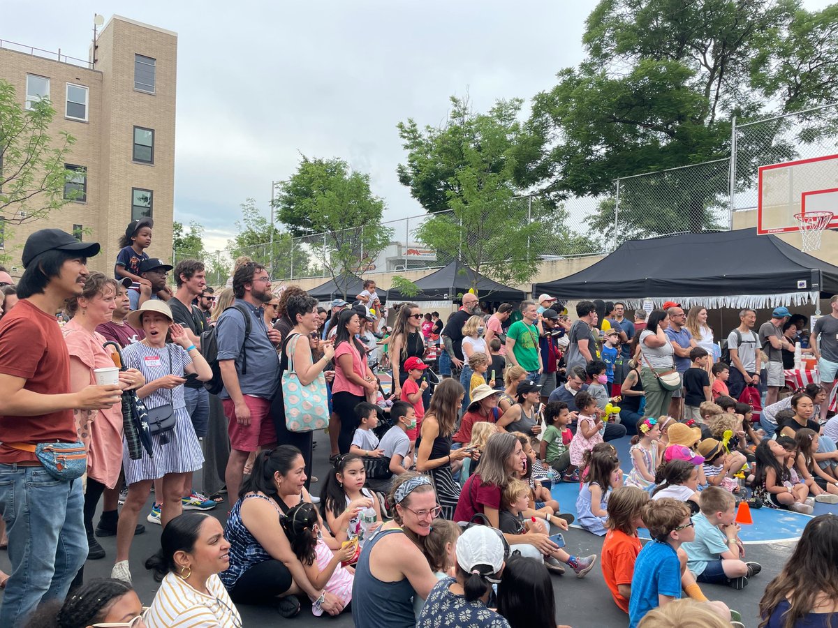 PS10Brooklyn's tweet photo. A big THANK YOU to everyone who made the K280 & PS10 Spring Carnival a huge success! It was a wonderful way to cap off an amazing school year with our community πͺ #ps10bk https://t.co/0jcw36aAgE