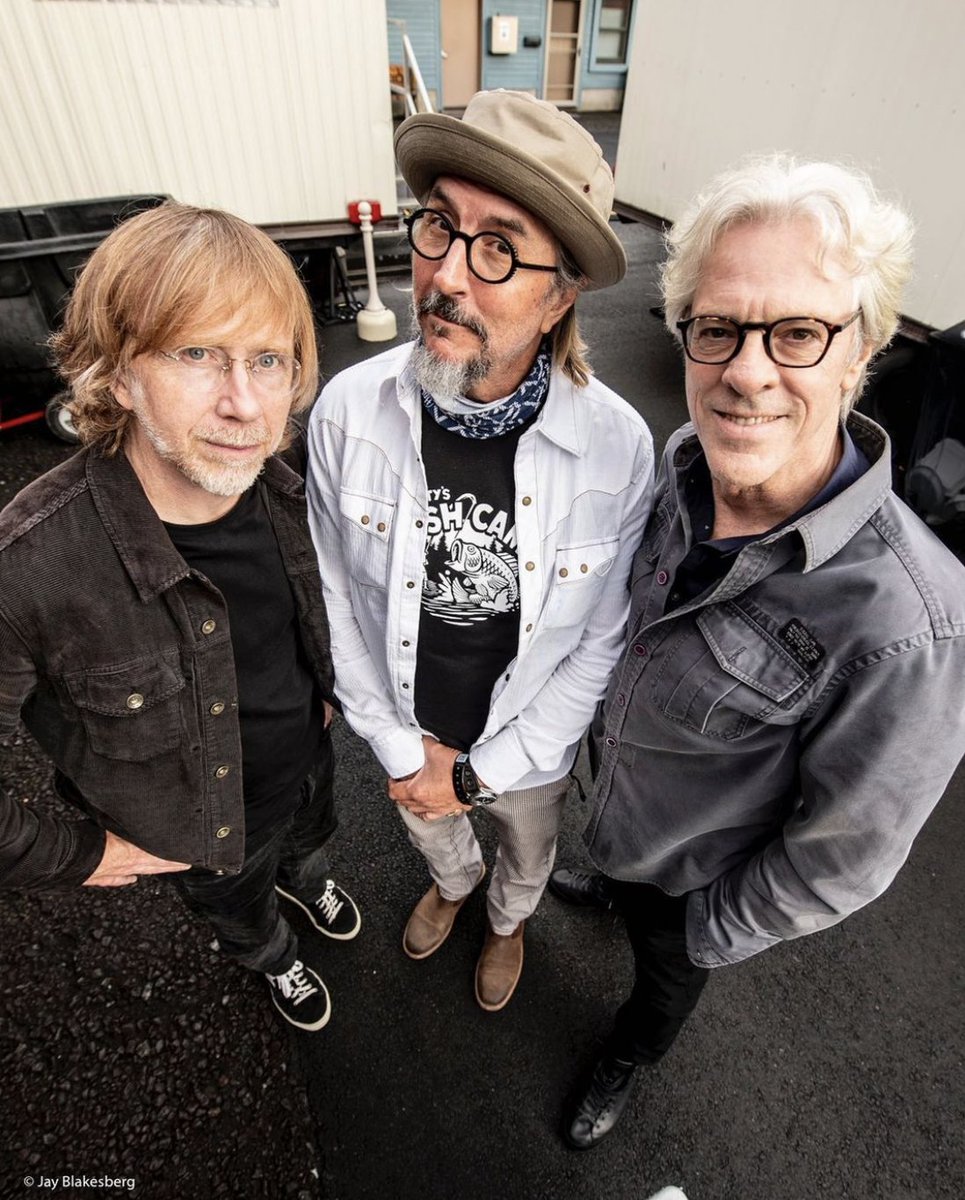 copelandmusic's tweet photo. Three regular blokes
@realoysterhead @treyanastasio #LesClaypool 
📸 @jayblakesberg https://t.co/yLragFEvXd