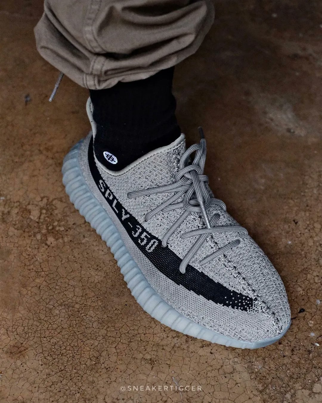 JustFreshKicks on X On Foot Look at the adidas Yeezy Boost 350 V2 Granite https t T4p45qiCwf https t Dkd3T4SjJE X