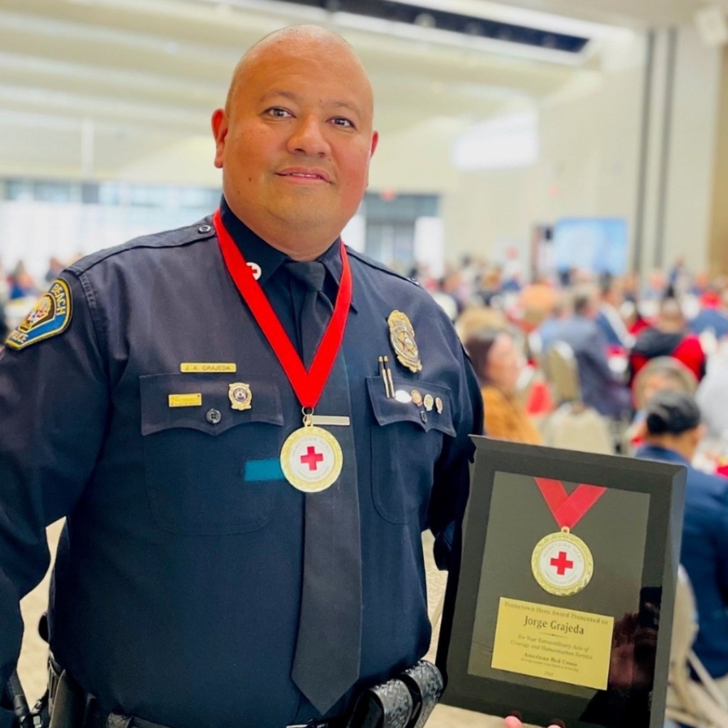 “I think a hero is an ordinary individual who finds strength to persevere and endure in spite of overwhelming obstacles.” –Superman 🦸 🦸‍♂️ 🦸‍♀️⁠
⁠
Today is #SupermanDay, and while our everyday REAL heroes may not wear capes, they truly are super! ⁠💙 📸 @lbpd