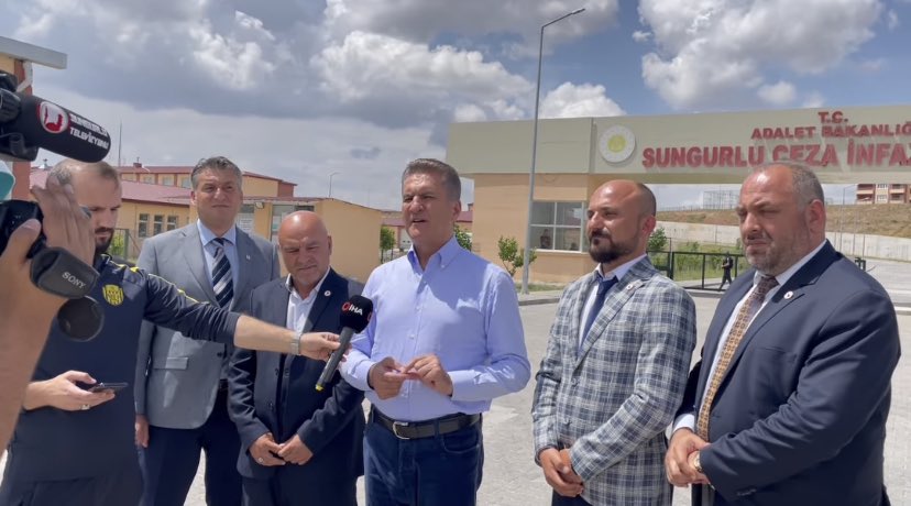 Bugün de Sungurlu Cezaevi önünden seslendim: Gelin hep birlikte bir af çıkaralım. Adı da “Toplumsal Barış Affı” olsun. 
Affet Türkiye!