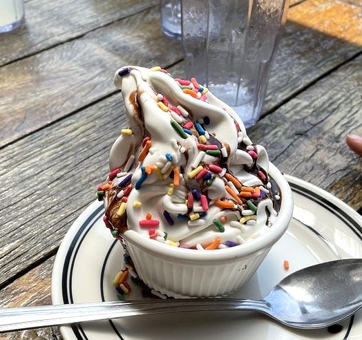 Sundae Scaries? 🍨 Not here at Maverick Jack's! 😍

#maverickjacks #burlingameca #burlingameeats #yelppeninsula #peninsulafoodies #bayareaeats #familyfriendlyrestaurant #bayareafoodie #burlingamecalifornia #burlingametakeout #burlingamefoodie #bayarearestaurants