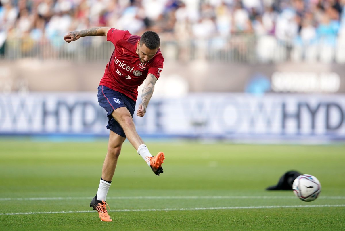 CLPMidias's tweet photo. ⚽️|| SOCCER AID 

@LiamPayne durante o aquecimento do jogo de hoje.

#LiamPayne #Liam #Payne #LP #SoccerAid 

CAPTAIN LIAM PAYNE https://t.co/4le6o1D8RR