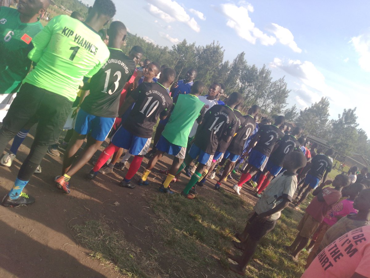 JeanRindiro's tweet photo. Ikipe ya Katabagemu
Itsinze Ikipe ya Gatunda 
Katabagemu igeze 1/2
Kirangiza wa runupira ukomeye cyane
URwanda rufite impano mumupira wa maguru
Katabagemu 
Bravo bravo https://t.co/M19bXgfpSx