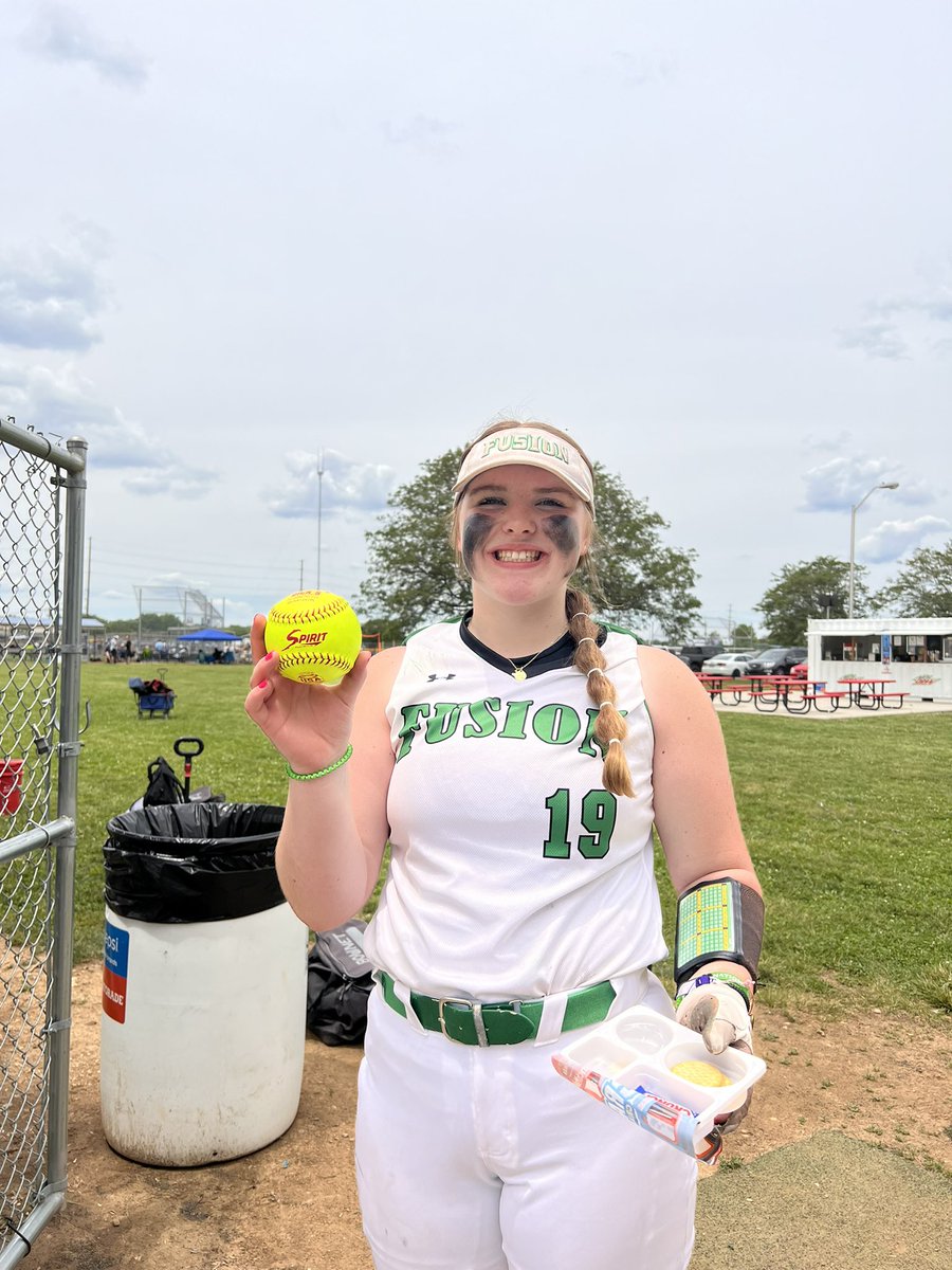Fusionfair08's tweet photo. Congrats to these two girls for their home run bombs this weekend! Both hit three run shots at the Lasers Showcase.  @SoftballRio @IUPUISoftball @LaserShowcase @IWUWildcats @UIndySoftball https://t.co/qZAPbk8XaG