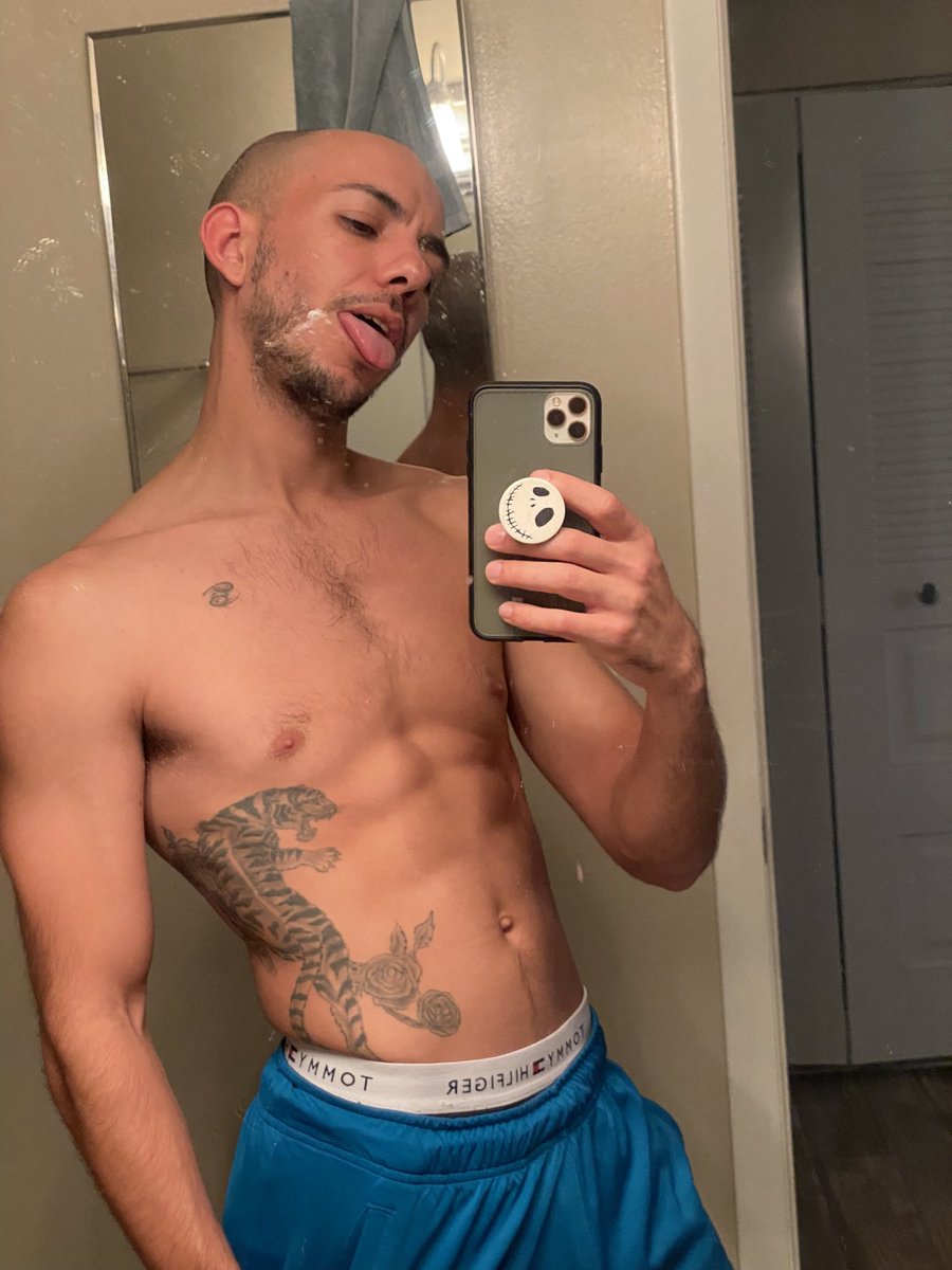 PUTOPAPI95's tweet photo. *insert dirty mirror pic* https://t.co/U4Xlc9wnCA