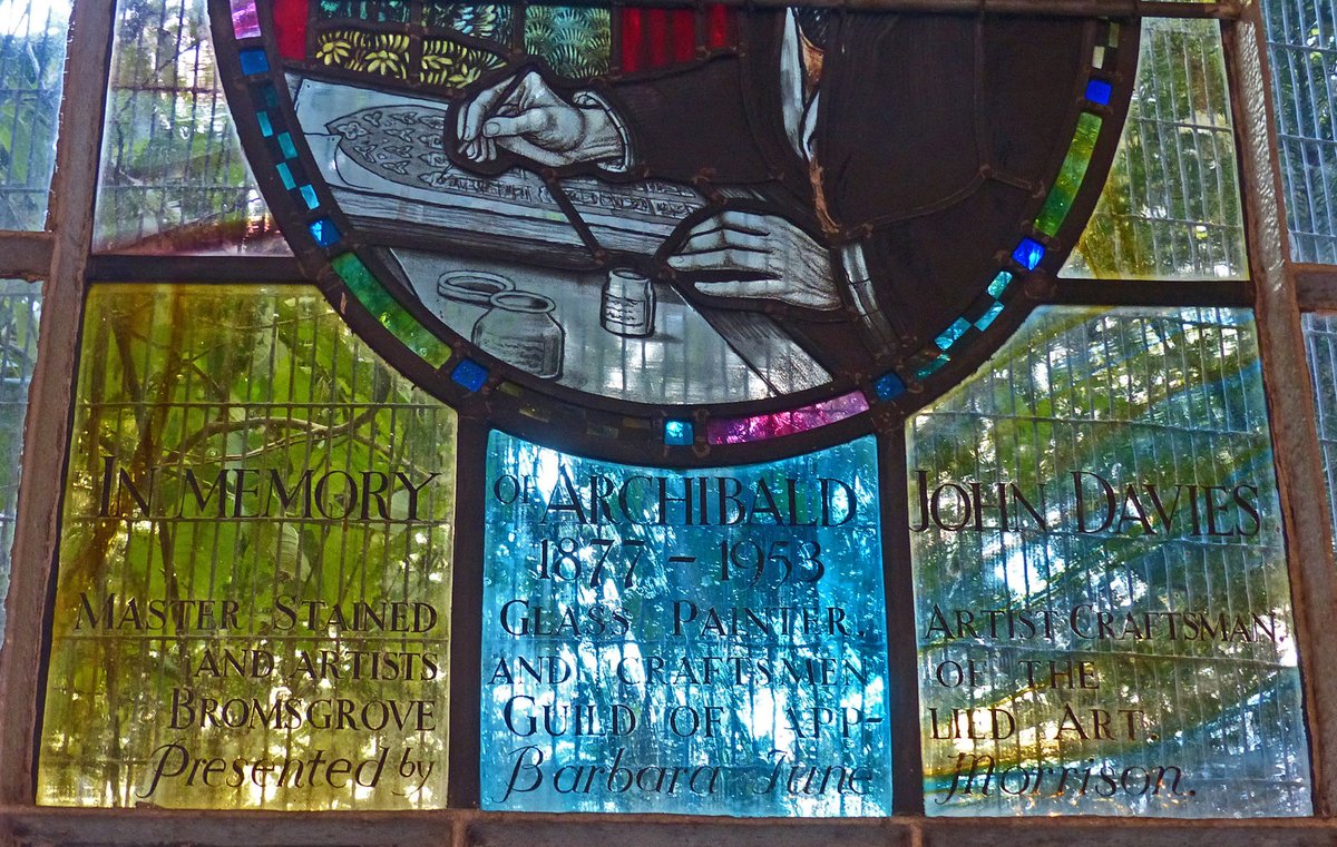 todbooklady's tweet photo. #ArtsandCrafts #Cotswolds #churche Bromsgrove's 1832 Congregational church (URC) has a single feature of A&C interest: a Hardman & Co. memorial window to Archibald J. Davies, stained glass designer & painter, & his fellow craftsmen of the Bromsgrove Guild.
📸Tudor Barlow https://t.co/XYEjnaiIk3