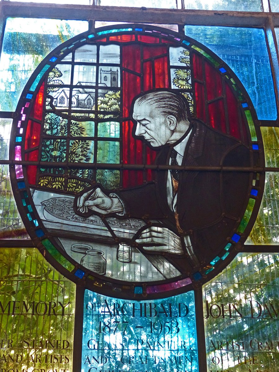 todbooklady's tweet photo. #ArtsandCrafts #Cotswolds #churche Bromsgrove's 1832 Congregational church (URC) has a single feature of A&C interest: a Hardman & Co. memorial window to Archibald J. Davies, stained glass designer & painter, & his fellow craftsmen of the Bromsgrove Guild.
📸Tudor Barlow https://t.co/XYEjnaiIk3