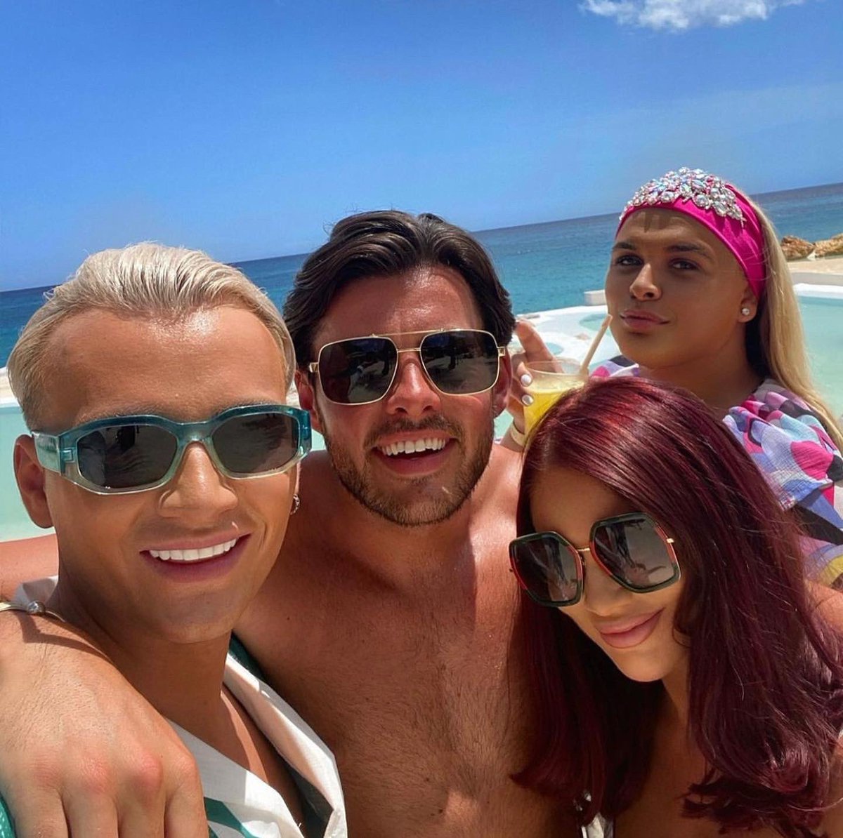 OnlyWayIsEssex's tweet photo. Sunshine, tan lines and good vibes ✨🏝 #TOWIE coming soon… https://t.co/jx8CGKkUlc