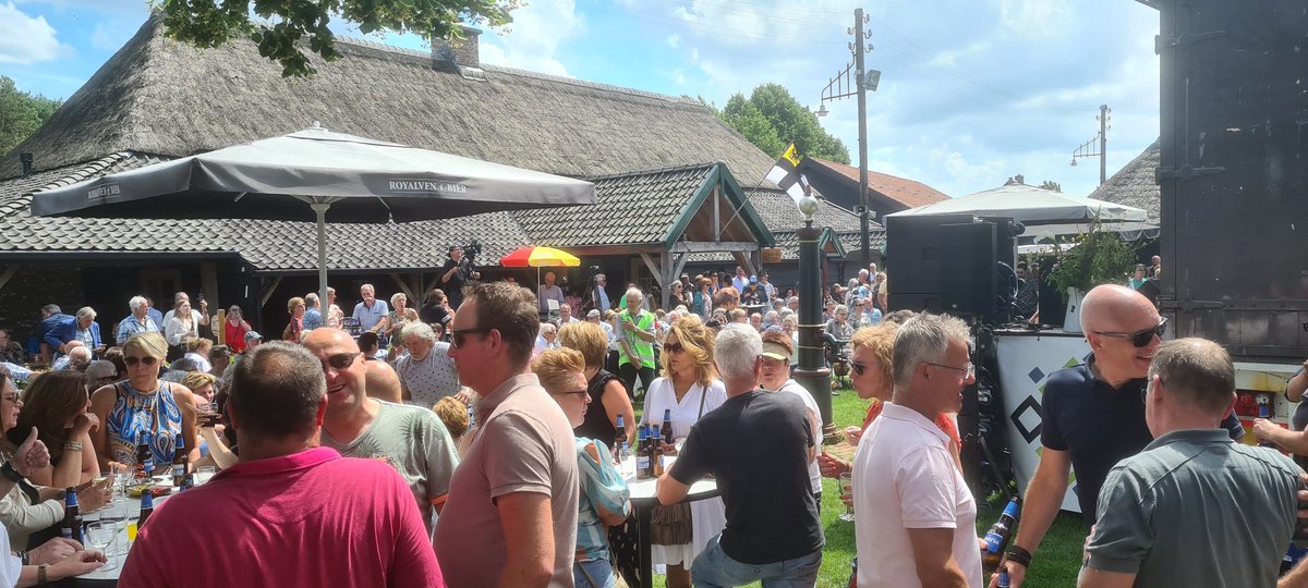 JimterMeulen's tweet photo. Optreden #Boerenbondmuseum #Gemert #Volendamvanhetzuiden https://t.co/slEz1hPdjT