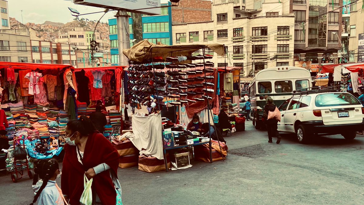 sirazoque's tweet photo. #ChuquiagoMarka 🏙🏔🚌👖

América, Tumusla e Isaac Tamayo https://t.co/gPSMwKKUiY