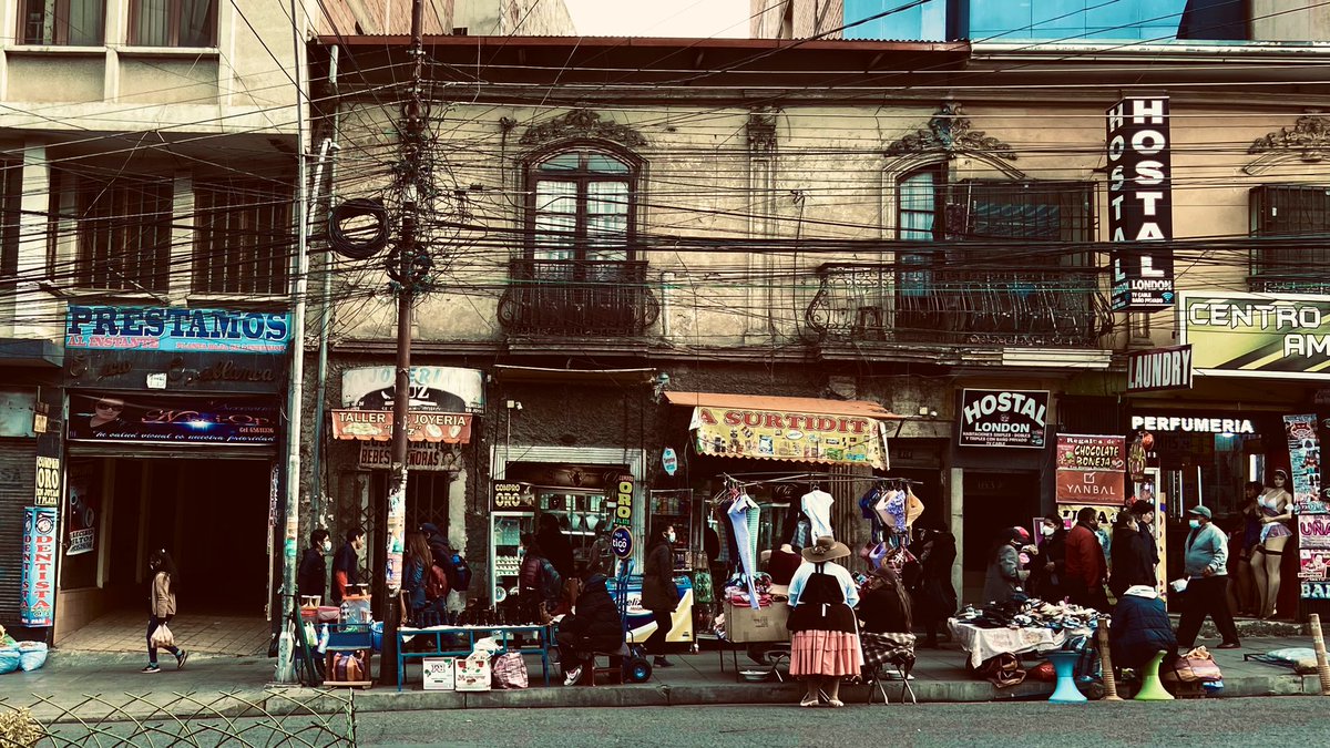 sirazoque's tweet photo. #ChuquiagoMarka 🏙🏔🚌👖

América, Tumusla e Isaac Tamayo https://t.co/gPSMwKKUiY